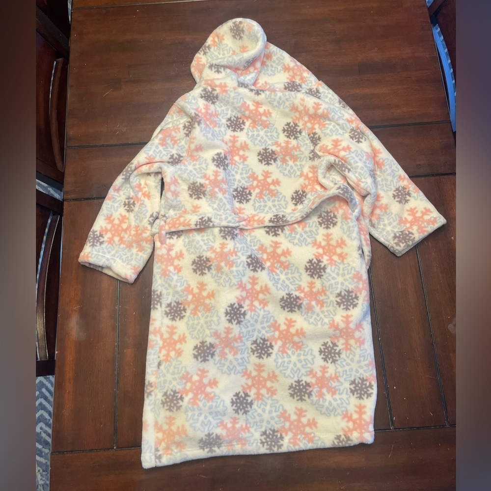 Girl’s Tucker + Tate Robe - Picture 3 of 3